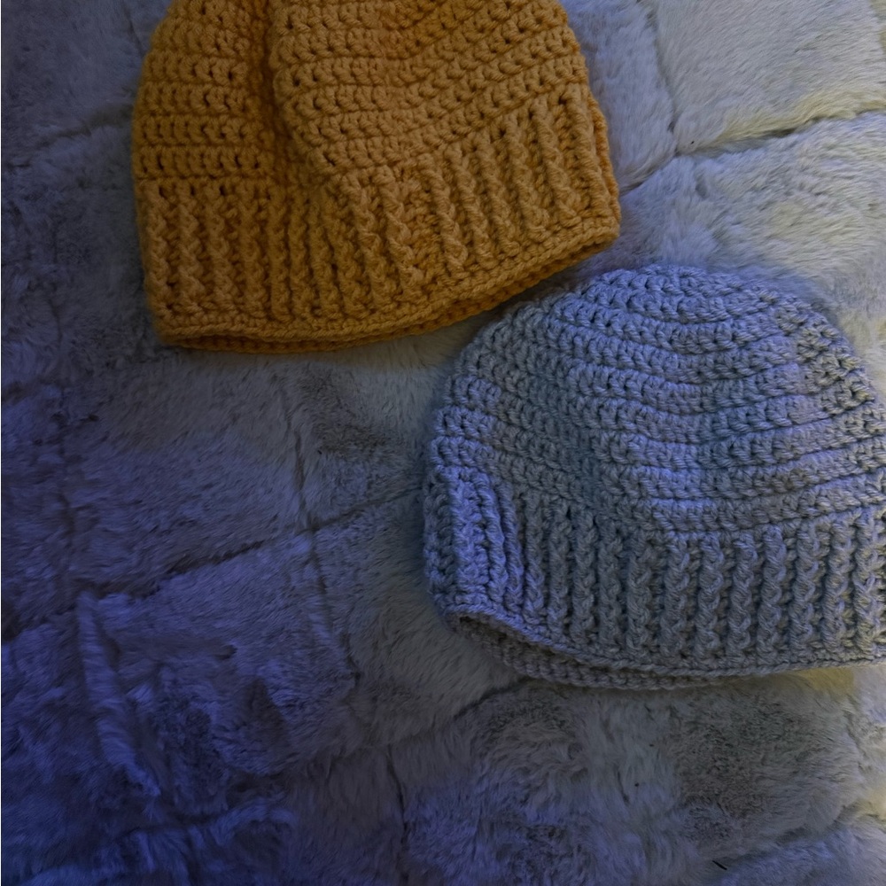 Stylish Knit Beanie Duo in Warm Tones - Picture 2 of 3